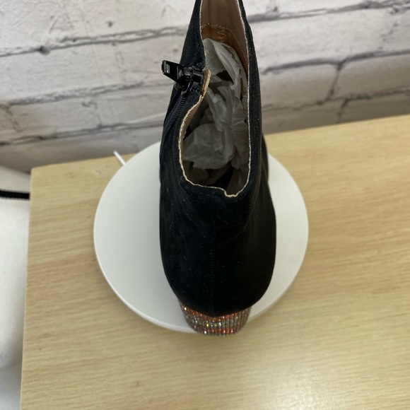 Betsey Johnson Kassie Black Suede Ankle Boots size 8 - Picture 9 of 13